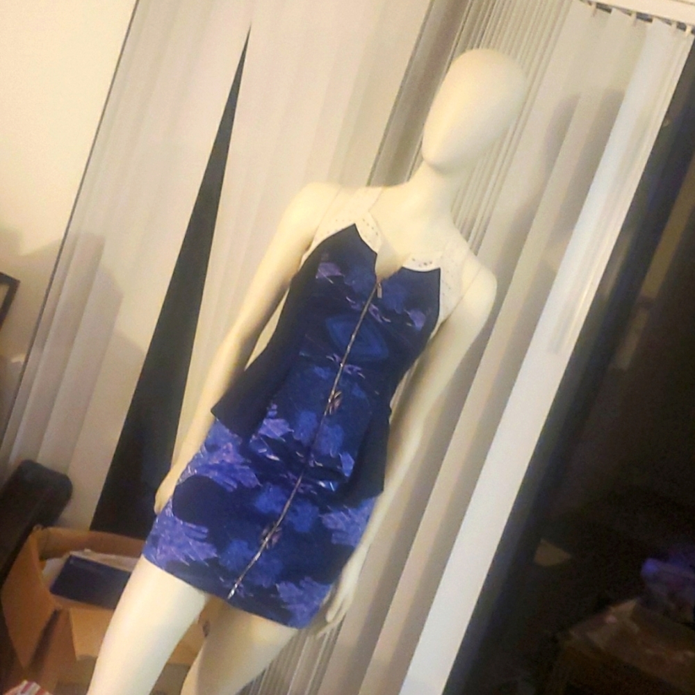 Black Halo sz 0- Gorgeous blue, white, and purple dress with peplum.